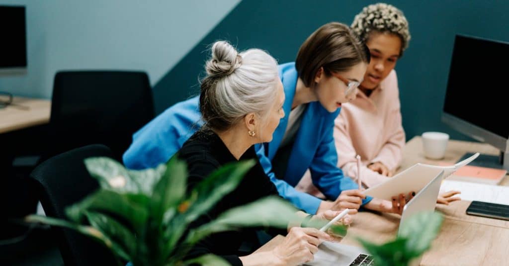 découvrez les stratégies et techniques essentielles pour le développement commercial dans un monde en constante évolution. apprenez à identifier de nouvelles opportunités, optimiser vos relations clients et stimuler la croissance durable de votre entreprise.