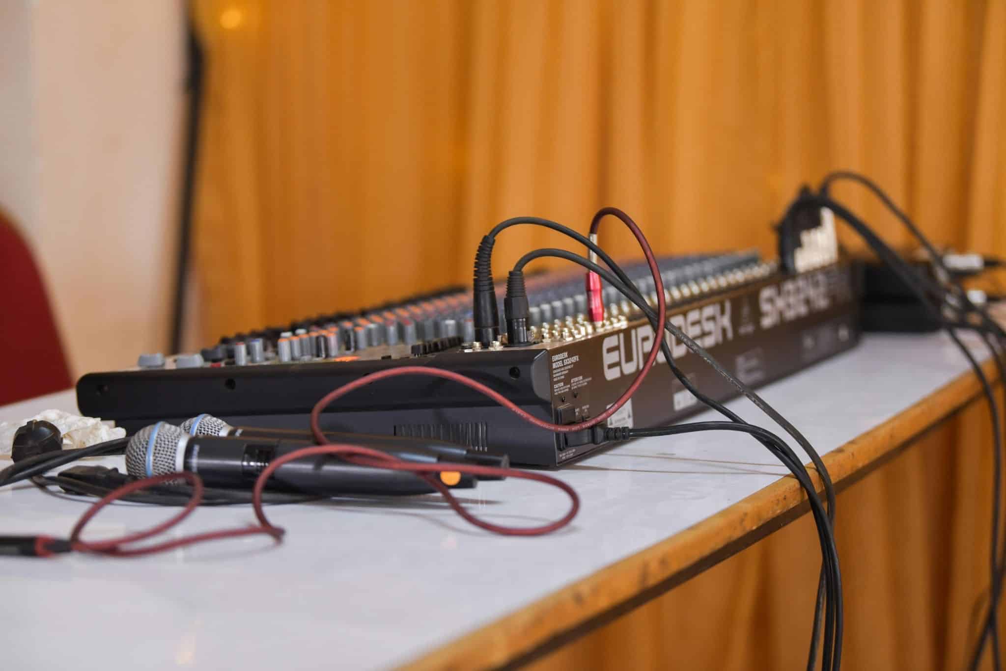 Matériel de sonorisation et micros pour événement