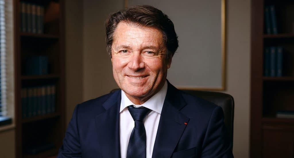 Christian Estrosi, dont la fortune est estimée entre 3 et 5 millions d'euros, en portrait officiel