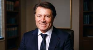 Christian Estrosi, dont la fortune est estimée entre 3 et 5 millions d'euros, en portrait officiel